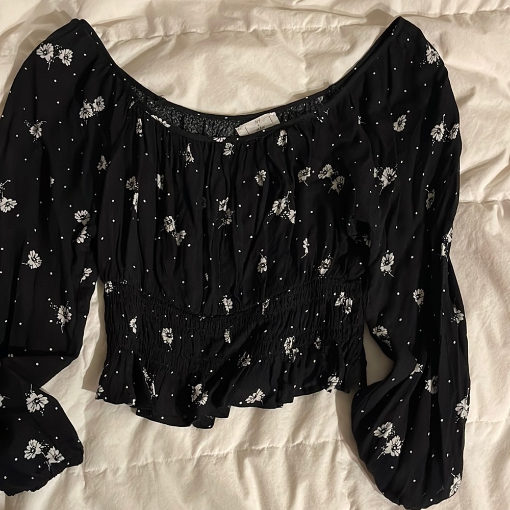 Black daisy cinched summer top